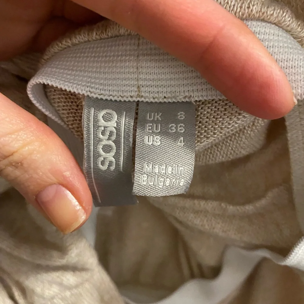 ~~ SOLD~~ ASOS DESIGN jumpsuit with split leg and rope tie back detail - Picture 8 of 9